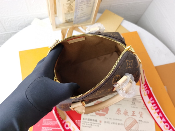 ルイヴィトンバッグ角部分ディテール